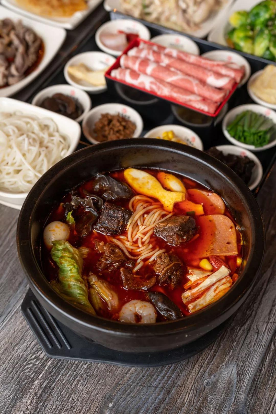 夏日獨(dú)寵這一味，十秒到過橋米線這味道多下飯