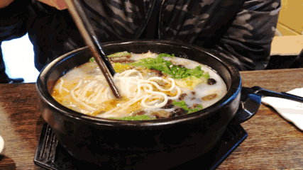 一碗暖fufu的云南過橋米線，好吃到扶墻！