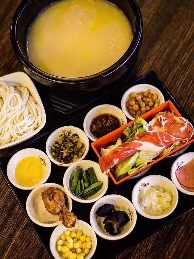 云南過(guò)橋米線(xiàn)怎么加盟？小編來(lái)幫你解決